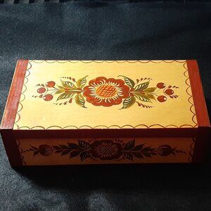 Vintage!! Hand Painted Wooden Trinket Box with Lid - Lid on with Wood Dowels.